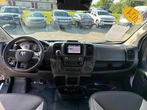 Used 2024 RAM ProMaster 2500 w/ Convenience Group FWD image 15