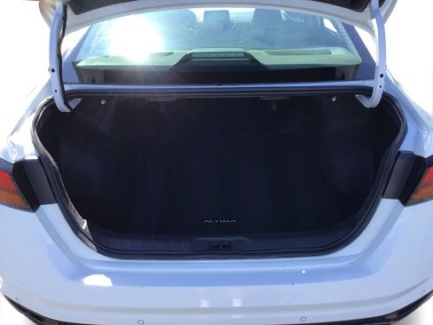 Used 2024 Nissan Altima 2.5 SR FWD image 13