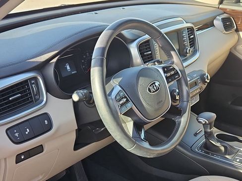 Used 2020 Kia Sorento LX w/ LX I4 Convenience Package image 9