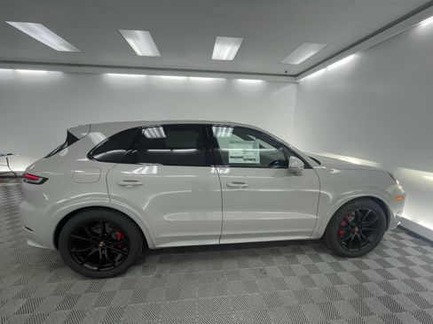 New 2026 Porsche Cayenne S image 8