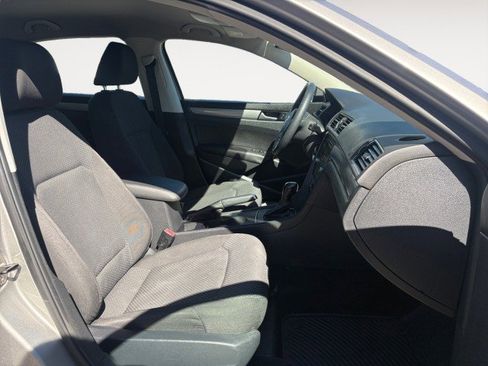 Used 2014 Volkswagen Passat 1.8T S image 8