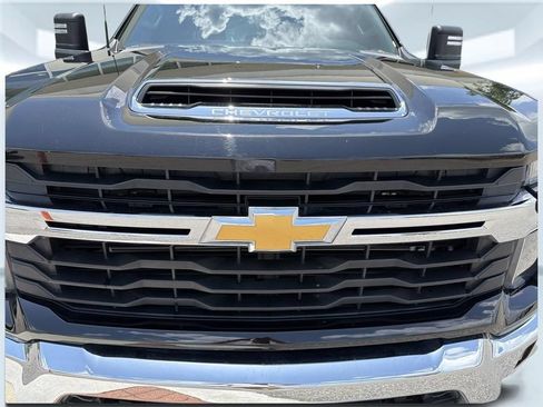 Used 2025 Chevrolet Silverado 2500 LT w/ Convenience Package AWD/4WD image 13