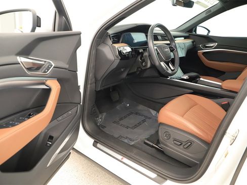 Used 2024 Audi Q8 e-tron Premium Plus image 14