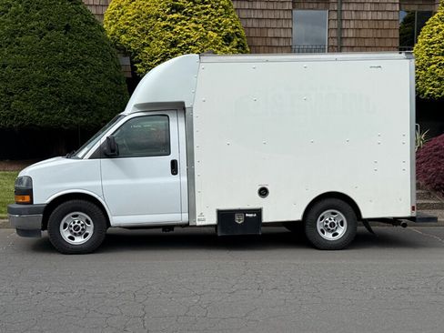 Used 2019 GMC Savana 3500 w/ Power Convenience Package RWD image 2