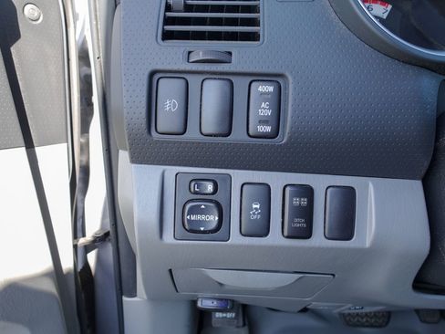 Used 2015 Toyota Tacoma PreRunner w/ TRD Sport Package RWD image 18