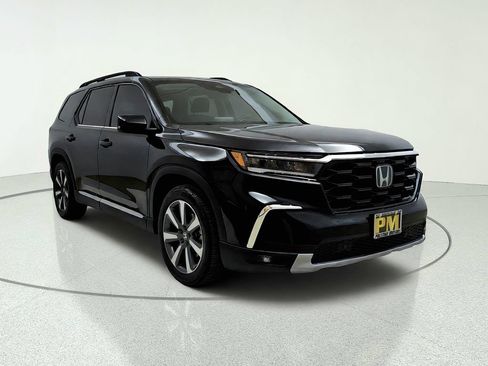 Used 2023 Honda Pilot Touring image 1