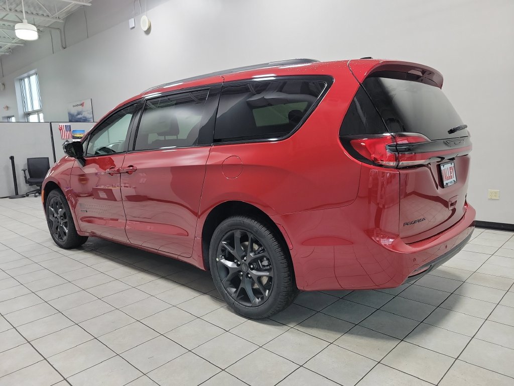 New 2027 Chrysler Pacifica Select AWD/4WD image 6