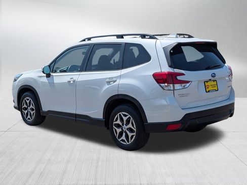 Used 2022 Subaru Forester Premium AWD/4WD image 5
