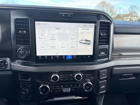 Certified 2025 Ford F250 Platinum w/ FX4 Off-Road Package image 27