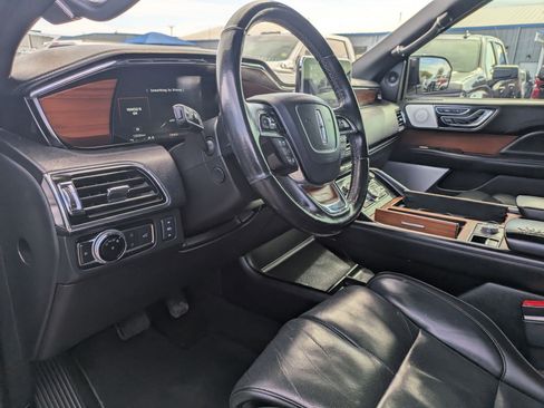 Used 2018 Lincoln Navigator Reserve w/ Technology Package image 9