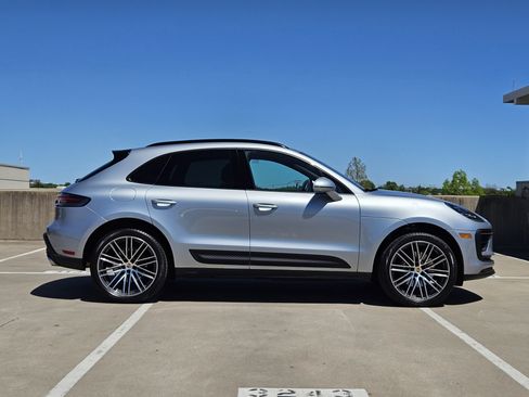 Certified 2026 Porsche Macan AWD/4WD image 9