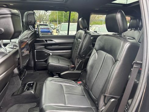 Used 2023 Jeep Wagoneer Series II w/ Convenience Group I AWD/4WD image 44