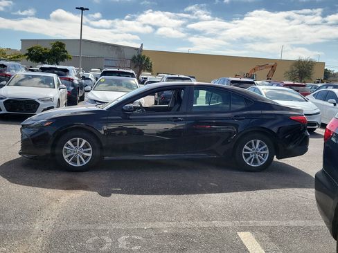 Used 2025 Toyota Camry LE image 3