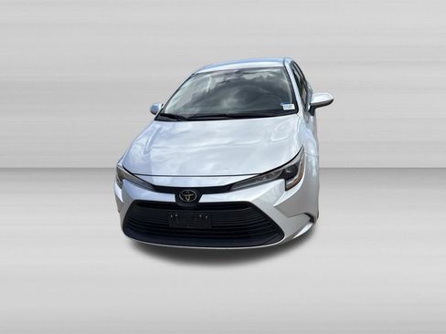 Used 2025 Toyota Corolla LE FWD image 9