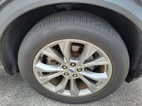 Used 2023 Ford Explorer XLT w/ Equipment Group 202A RWD image 4