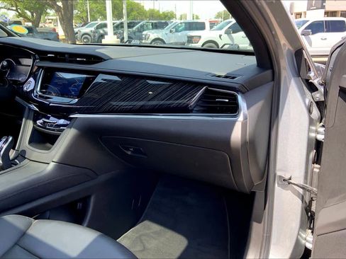 Used 2025 Cadillac XT6 Premium Luxury AWD/4WD image 19