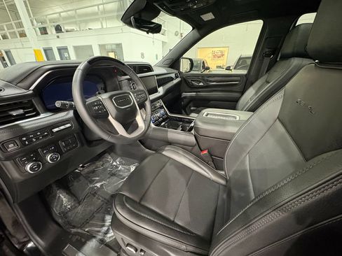 Used 2024 GMC Yukon Denali w/ Advanced Technology Package AWD/4WD image 10