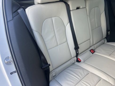 Used 2023 Volvo XC40 B4 Ultimate FWD image 15