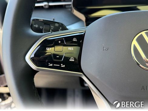 Used 2025 Volkswagen ID. Buzz Pro S Plus RWD image 33