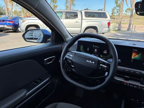 Used 2025 Kia K4 FWD image 32