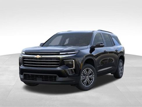 New 2026 Chevrolet Traverse LT w/ Driver Confidence Package AWD/4WD image 6