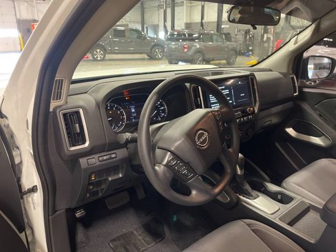 Used 2025 Nissan Frontier SV RWD image 11