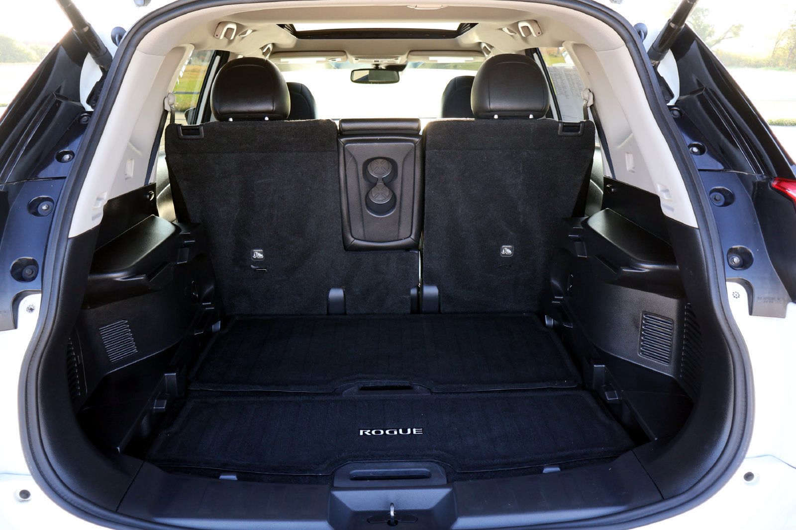 Used 2019 Nissan Rogue SL w/ Premium Package AWD/4WD image 11