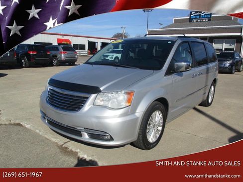 Used 2012 Chrysler Town & Country Touring-L w/ Premium Group image 1