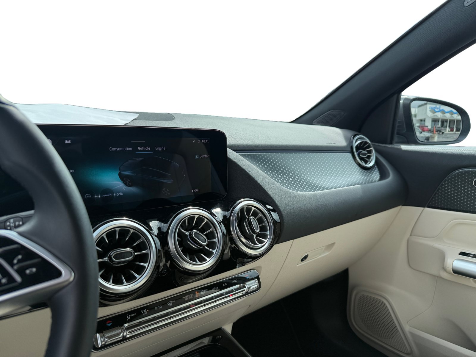 Used 2025 Mercedes-Benz GLA 250 4MATIC image 12