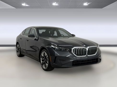 Certified 2026 BMW 530i RWD image 7