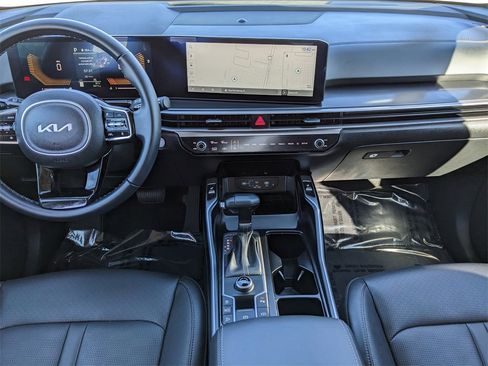 Certified 2025 Kia Sorento EX w/ Panoramic Sunroof Package image 18