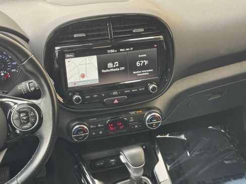 Used 2021 Kia Soul EX image 21