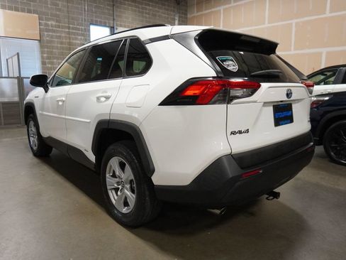 Used 2019 Toyota RAV4 LE w/ Carpet Mat Package AWD/4WD image 3