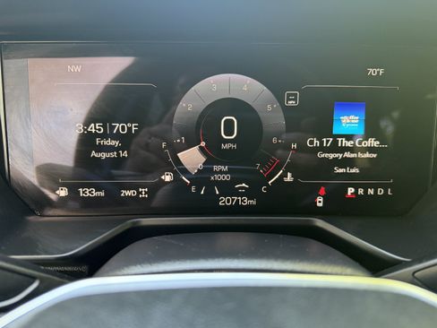 Used 2025 GMC Acadia Elevation AWD/4WD image 10