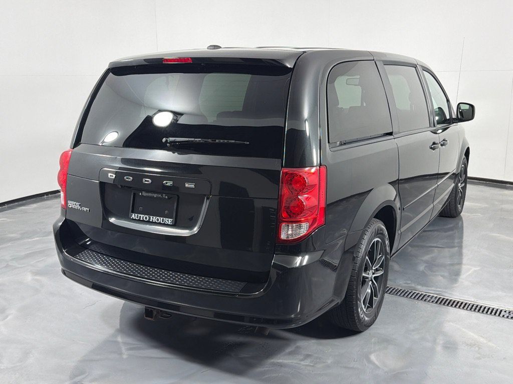 Used 2017 Dodge Grand Caravan SE FWD image 5
