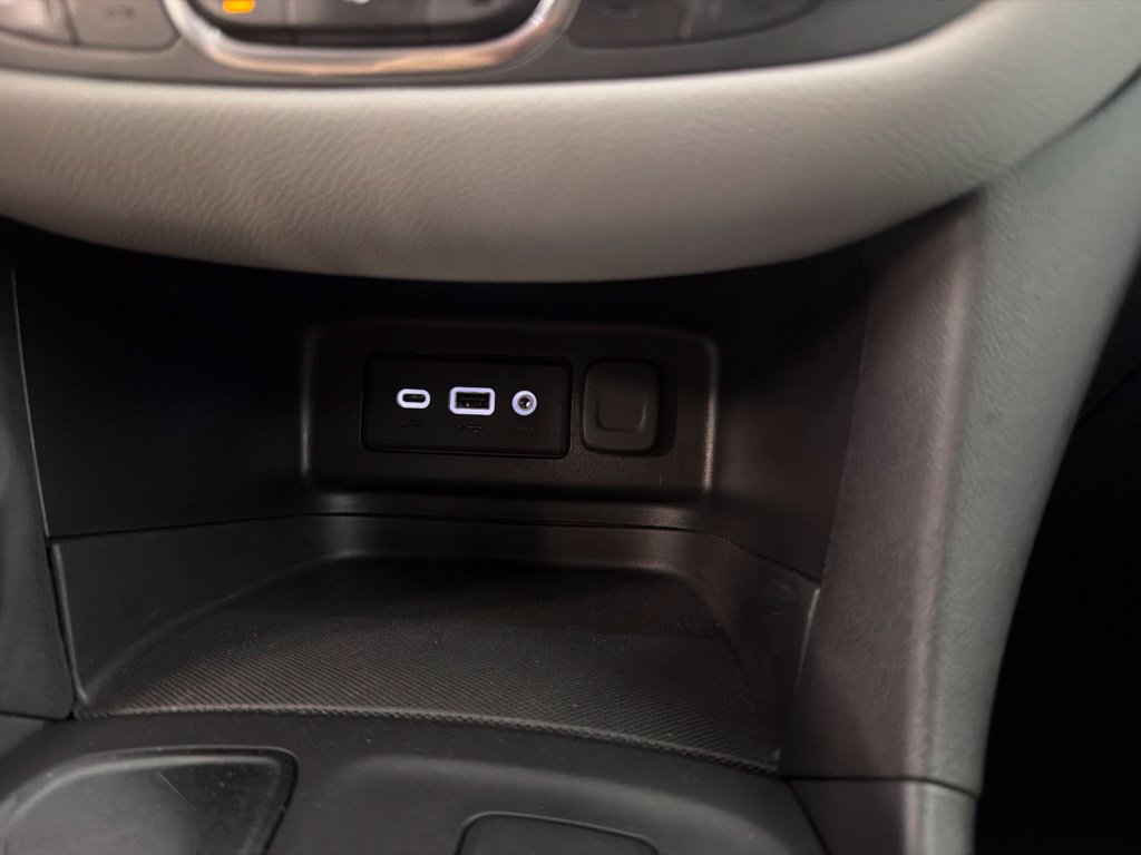Used 2024 Chevrolet Equinox LT FWD image 36