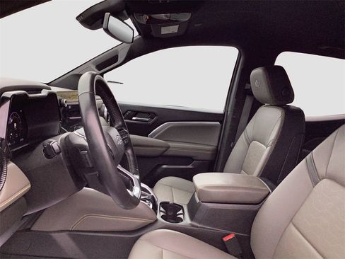 Used 2024 Chevrolet Colorado ZR2 w/ ZR2 Bison Edition image 9