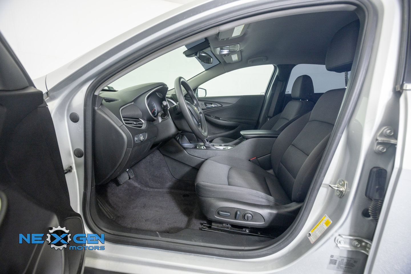 Used 2022 Chevrolet Malibu LT FWD image 12