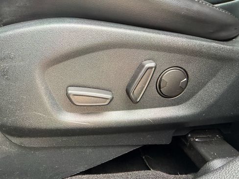 Used 2019 Ford Explorer XLT w/ Equipment Group 202A FWD image 21