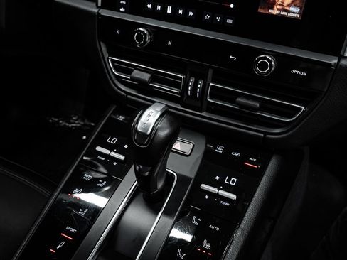 Used 2022 Porsche Macan S AWD/4WD image 26