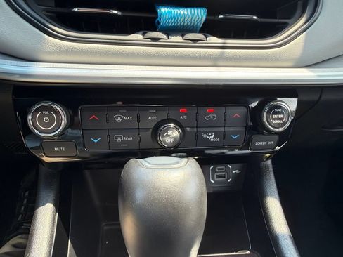 Used 2025 Jeep Compass Limited AWD/4WD image 24