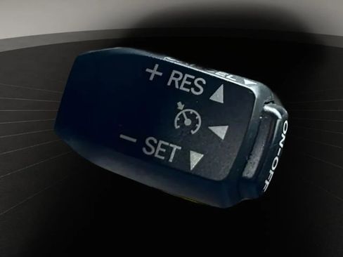 Used 2005 Toyota Camry LE image 19