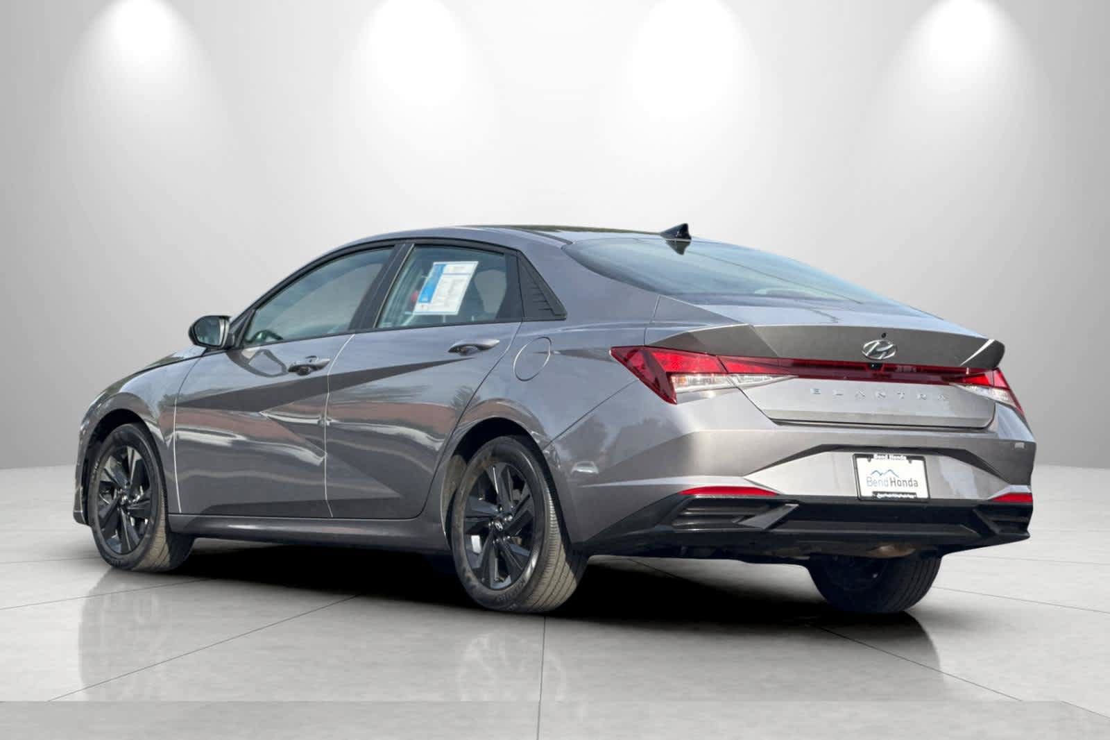 Used 2023 Hyundai Elantra SEL FWD image 6