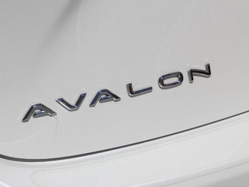 Used 2018 Toyota Avalon Touring w/ Carpet Mat Package FWD image 24