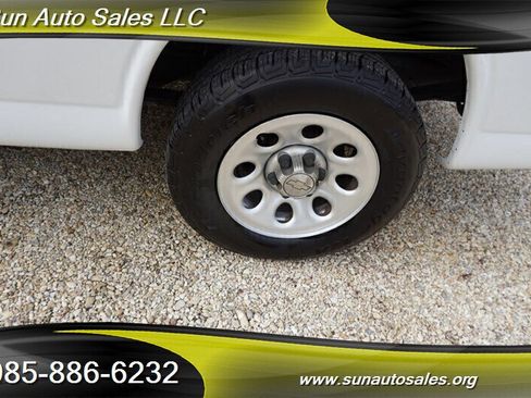 Used 2010 Chevrolet Express 1500 image 29