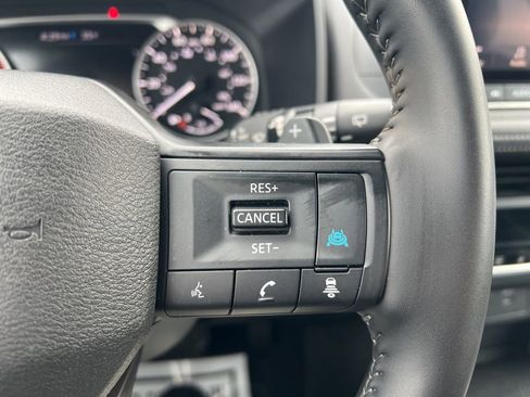 Used 2025 Nissan Rogue SV image 17