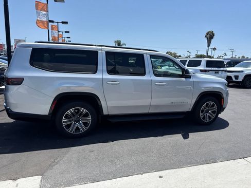 Used 2024 Jeep Wagoneer L Series II w/ Flexible Seating Group RWD image 18