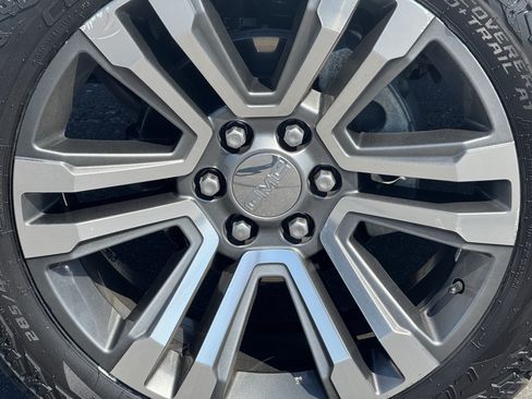 Used 2018 GMC Yukon Denali w/ Denali Ultimate Package AWD/4WD image 8