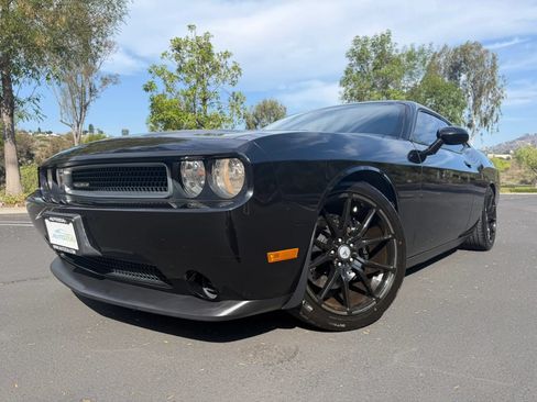 Used 2011 Dodge Challenger RWD image 1