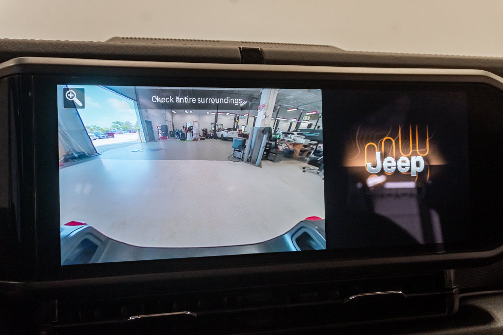 Used 2025 Jeep Gladiator Rubicon w/ Convenience Group AWD/4WD image 20